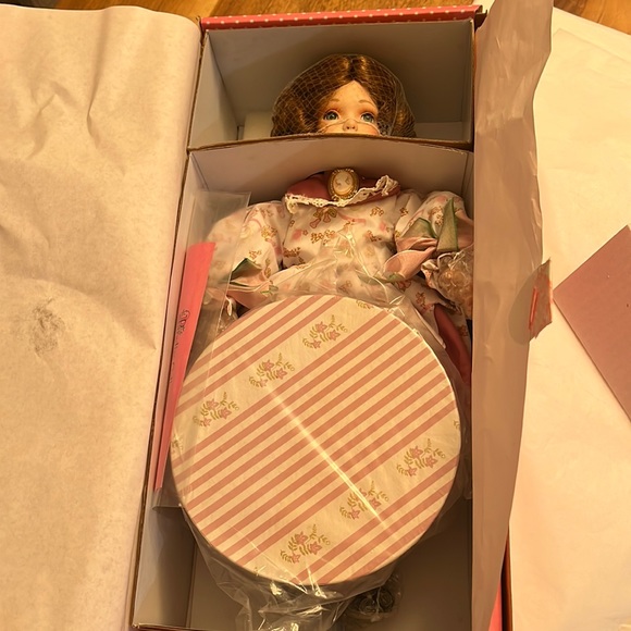 NWB Paradise Galleries Julie - Picture 3 of 10